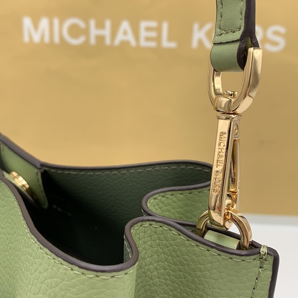 MICHAEL KORS EMILIA SMALL BUCKET BAG MESSENGER LIGHT SAGE COLOR - Picture 13 of 15
